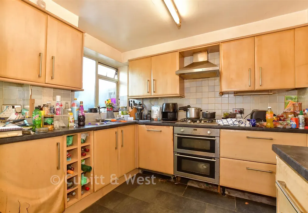 Kitchen - Thatcher Close, Crawley, West Sussex - Wards of Kent