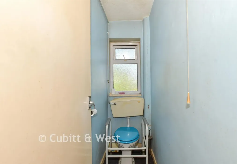 Separate Toilet - Thatcher Close, Crawley, West Sussex - Wards of Kent