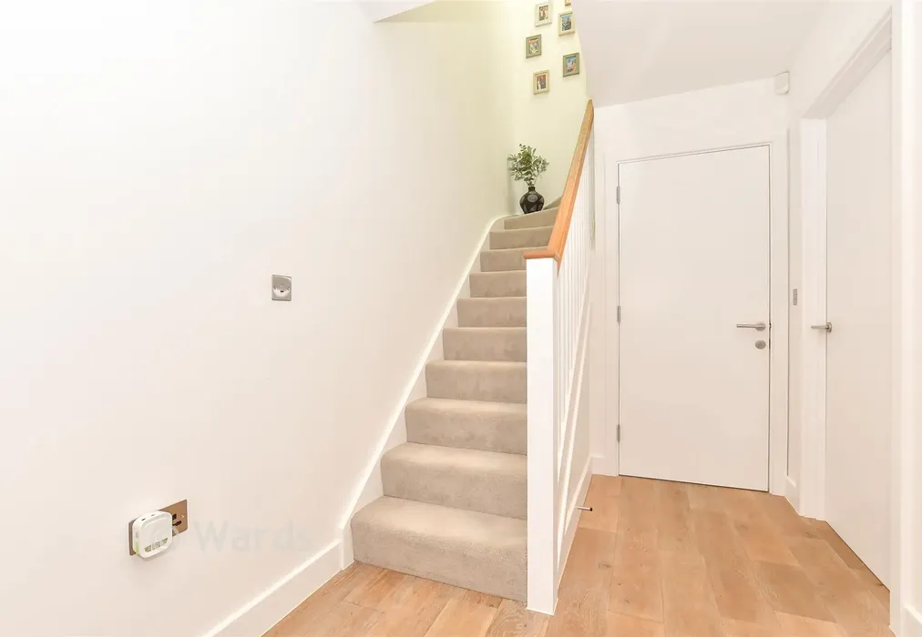 Entrance Hall - Sandpiper Close, Appledore, Kent - Wards of Kent