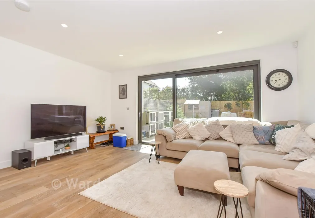 Living Area - Sandpiper Close, Appledore, Kent - Wards of Kent