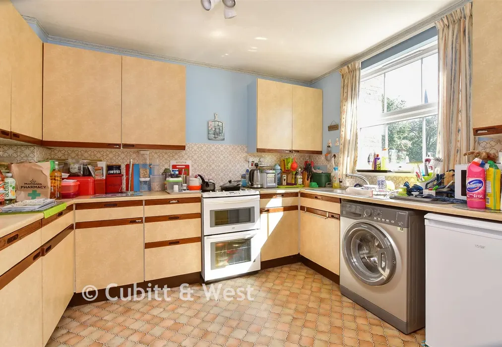 Kitchen - Ardshiel Drive, Redhill, Surrey - Wards of Kent