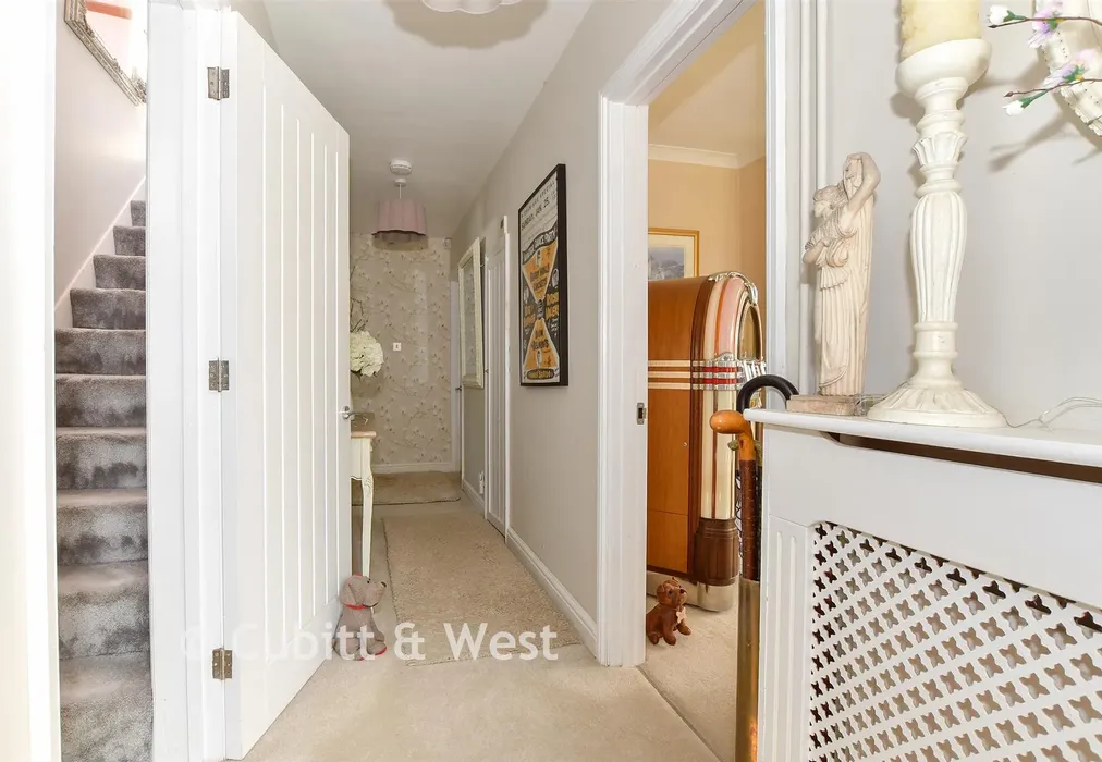Entrance Hall - Coolham Road, Brooks Green, Horsham, West Sussex - Wards of Kent