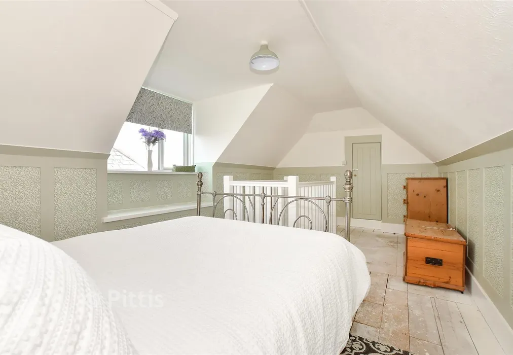 Loft Room - Sandown Road, Lake, Isle of Wight - Wards of Kent