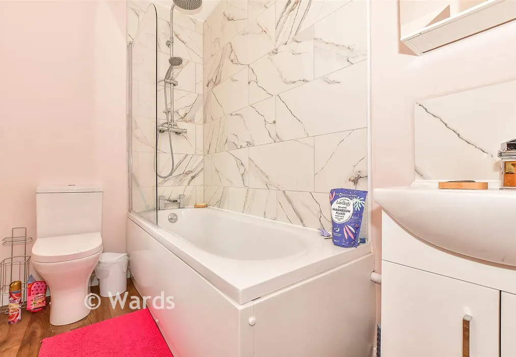En-Suite Bathroom - Siskin Gardens, Paddock Wood, Tonbridge, Kent - Wards of Kent