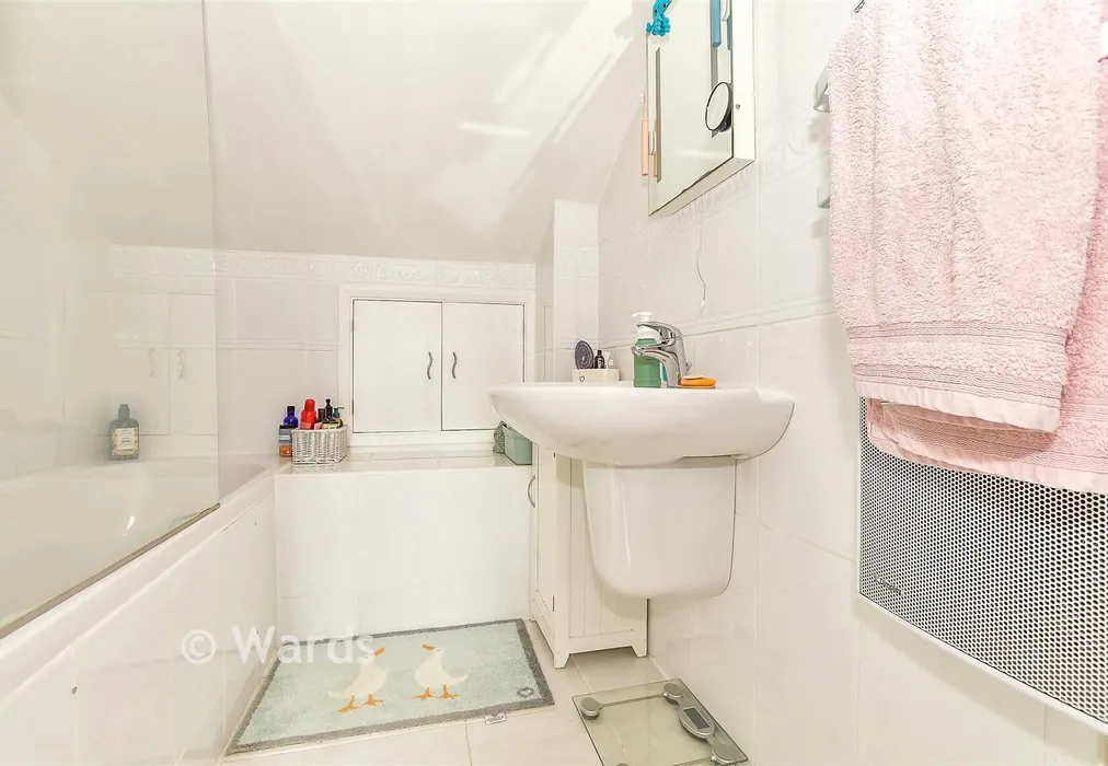 En-Suite Bathroom - Siskin Gardens, Paddock Wood, Tonbridge, Kent - Wards of Kent