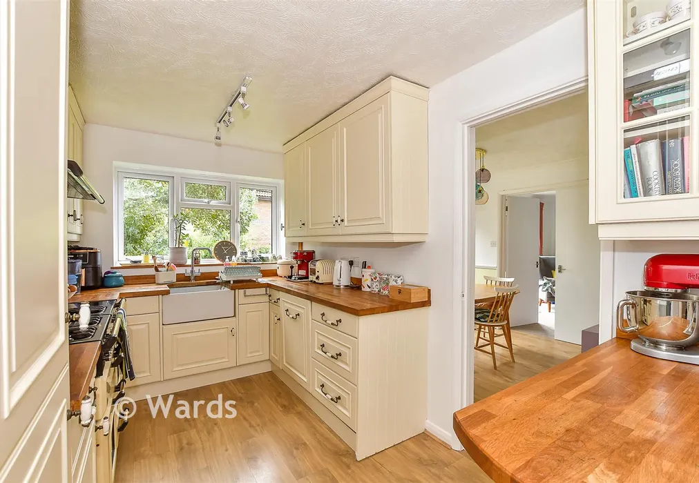 Kitchen - Siskin Gardens, Paddock Wood, Tonbridge, Kent - Wards of Kent