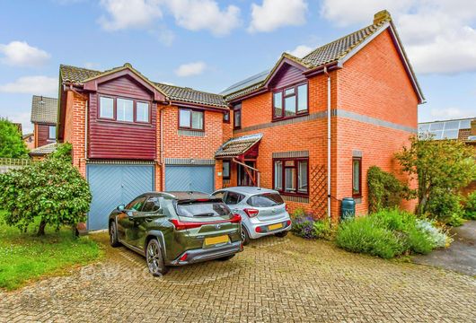 Siskin Gardens, Paddock Wood, Tonbridge, Kent - Wards of Kent