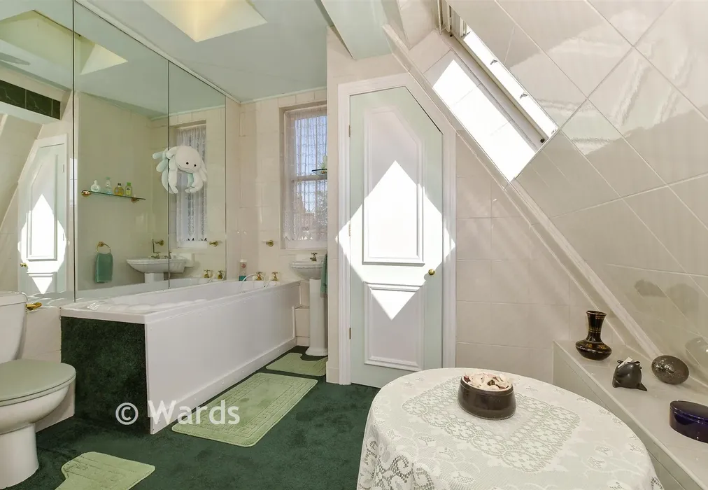 Bathroom - New Dover Road, Canterbury, Kent - Wards of Kent