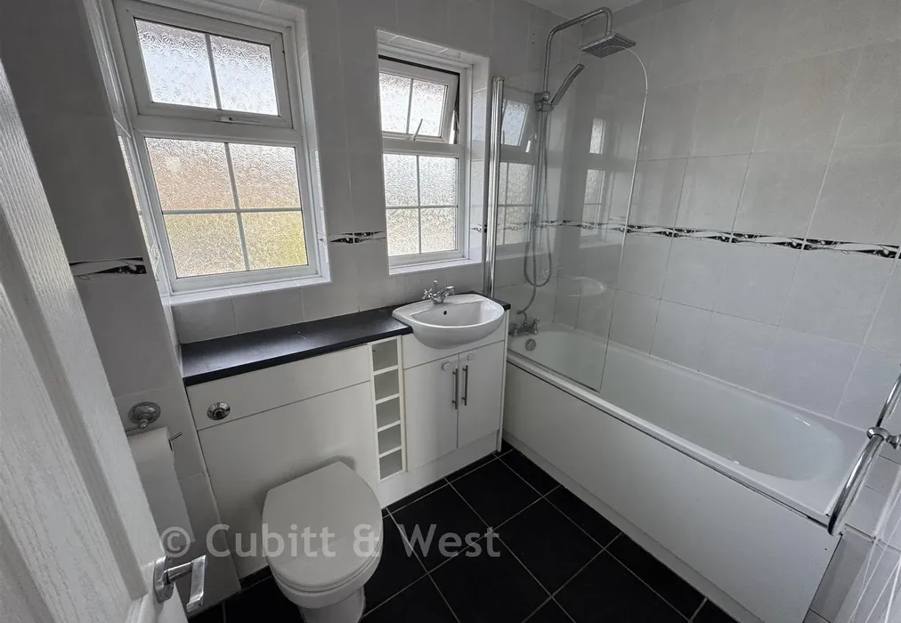 Bathroom - The Ridgway, Woodingdean, Brighton, East Sussex - Wards of Kent
