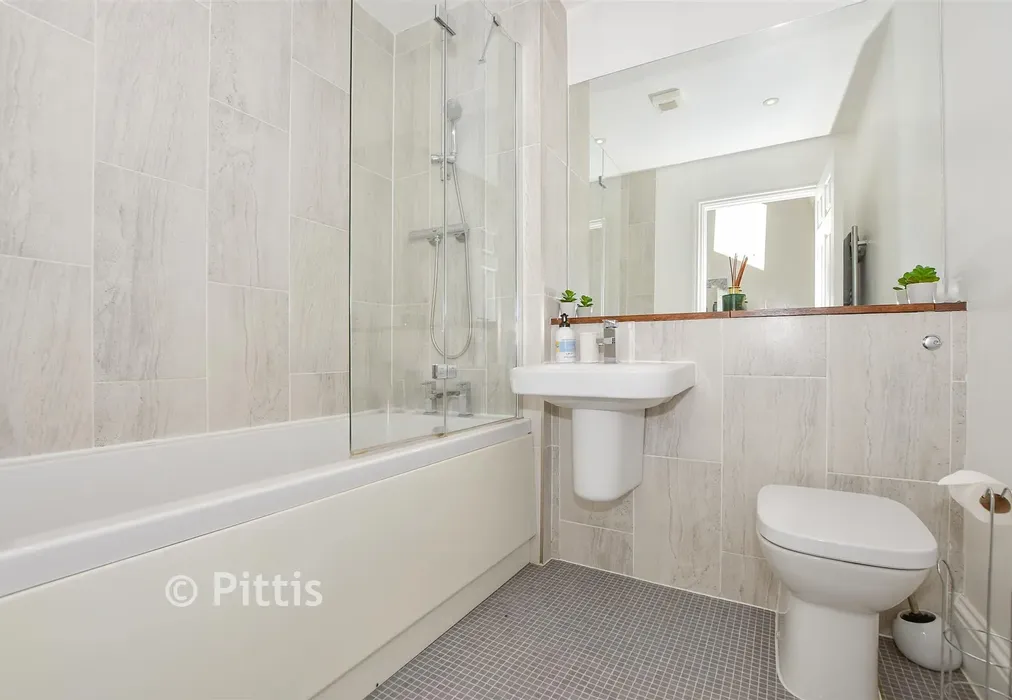 Bathroom - Albion Road, Sandown, Isle of Wight - Wards of Kent