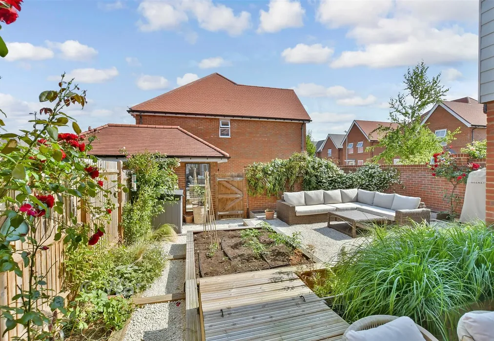 Rear Garden - Russett Lane, Faversham, Kent - Wards of Kent