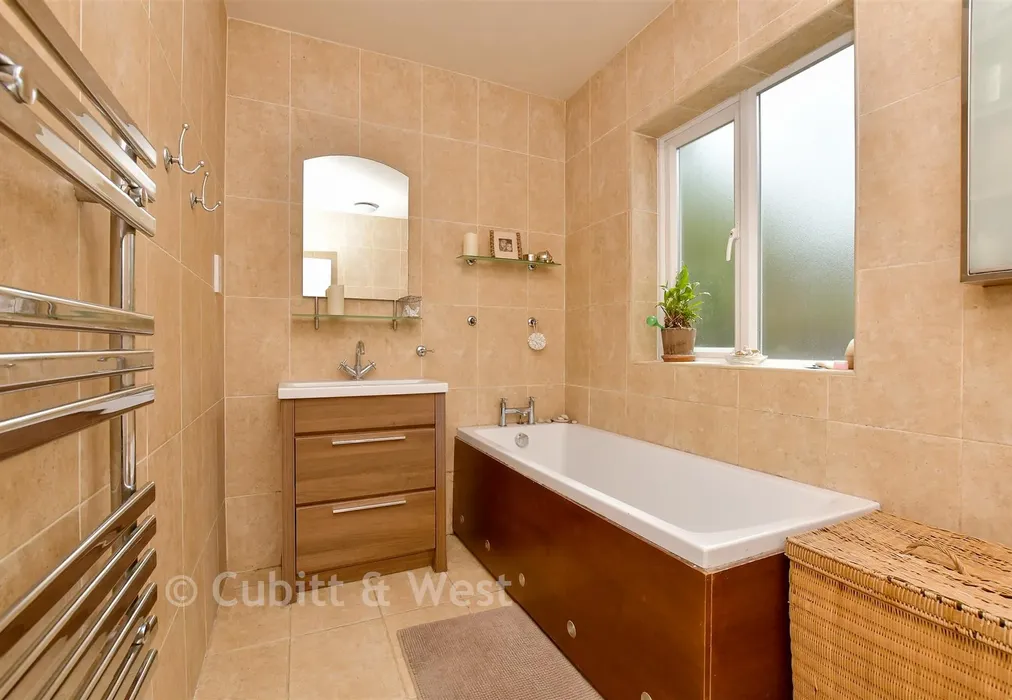 Bathroom - Smitham Bottom Lane, Purley, Surrey - Wards of Kent