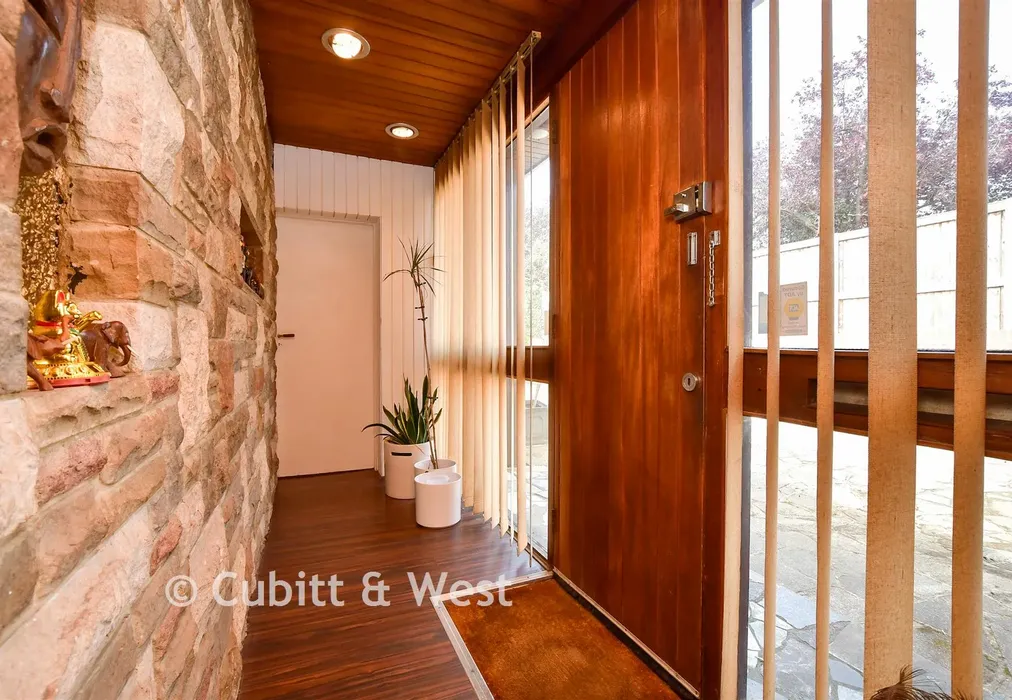 Entrance Hall - Smitham Bottom Lane, Purley, Surrey - Wards of Kent