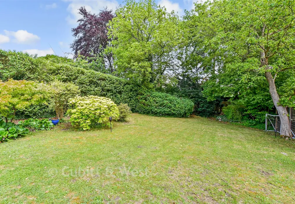 Rear Garden - Smitham Bottom Lane, Purley, Surrey - Wards of Kent