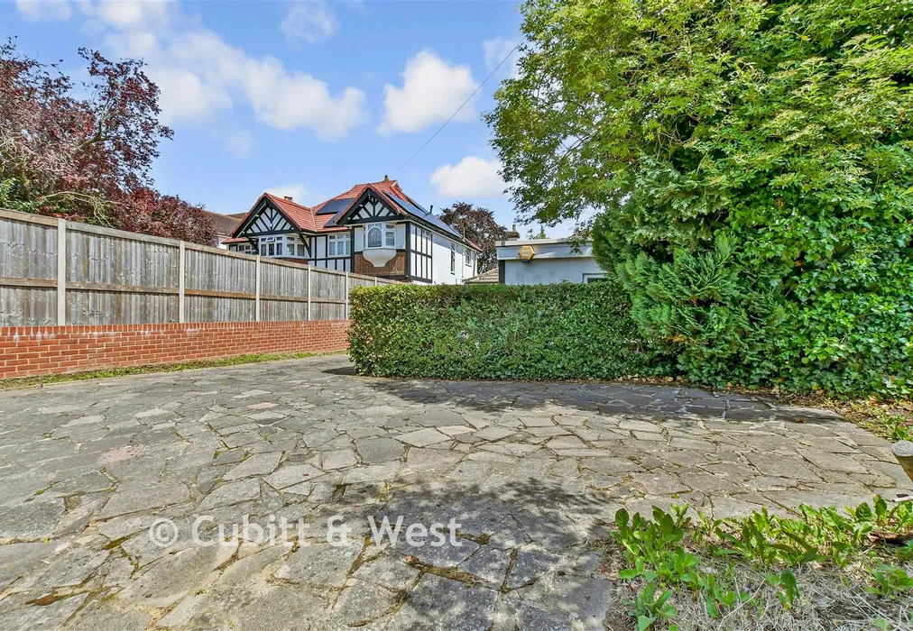 Driveway/Parking - Smitham Bottom Lane, Purley, Surrey - Wards of Kent