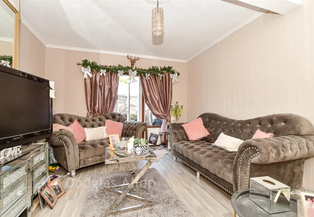 Lounge - Dorking Road, Romford, Essex - Wards of Kent