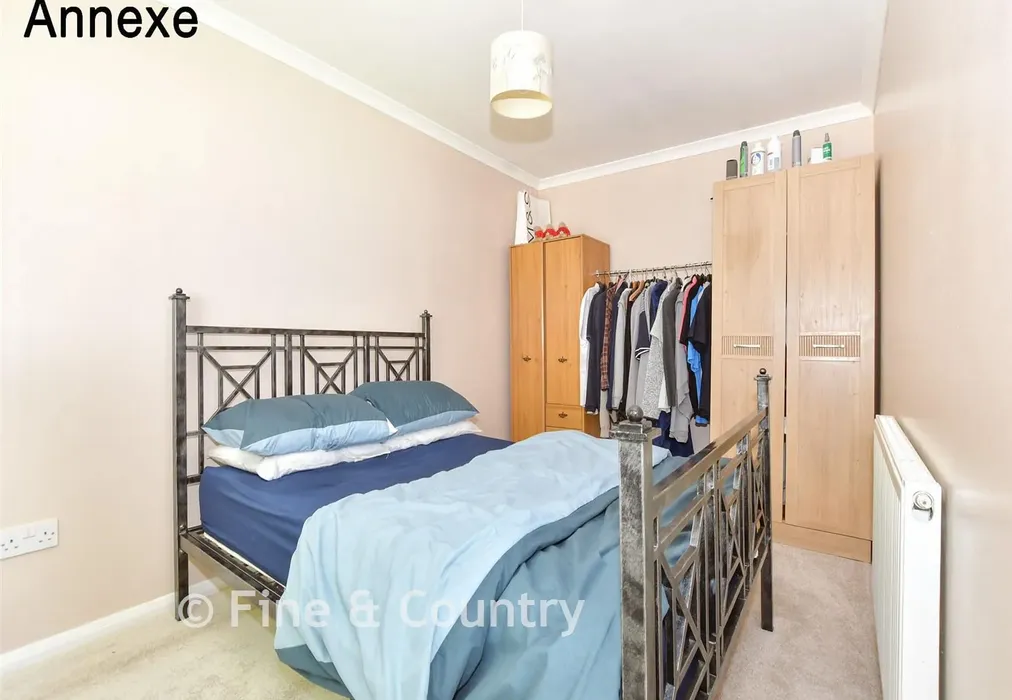Annexe Bedroom 1 - Capel-Le-Ferne, Folkestone, Kent - Wards of Kent