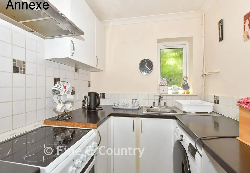 Annexe Kitchen - Capel-Le-Ferne, Folkestone, Kent - Wards of Kent