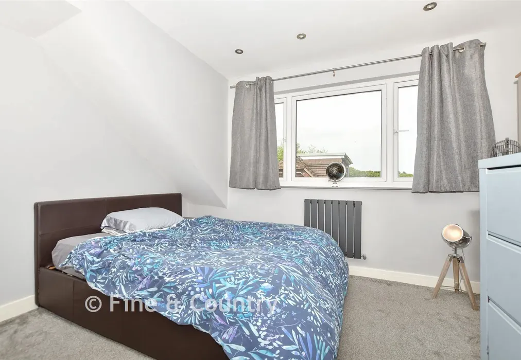 Bedroom 2 - Capel-Le-Ferne, Folkestone, Kent - Wards of Kent