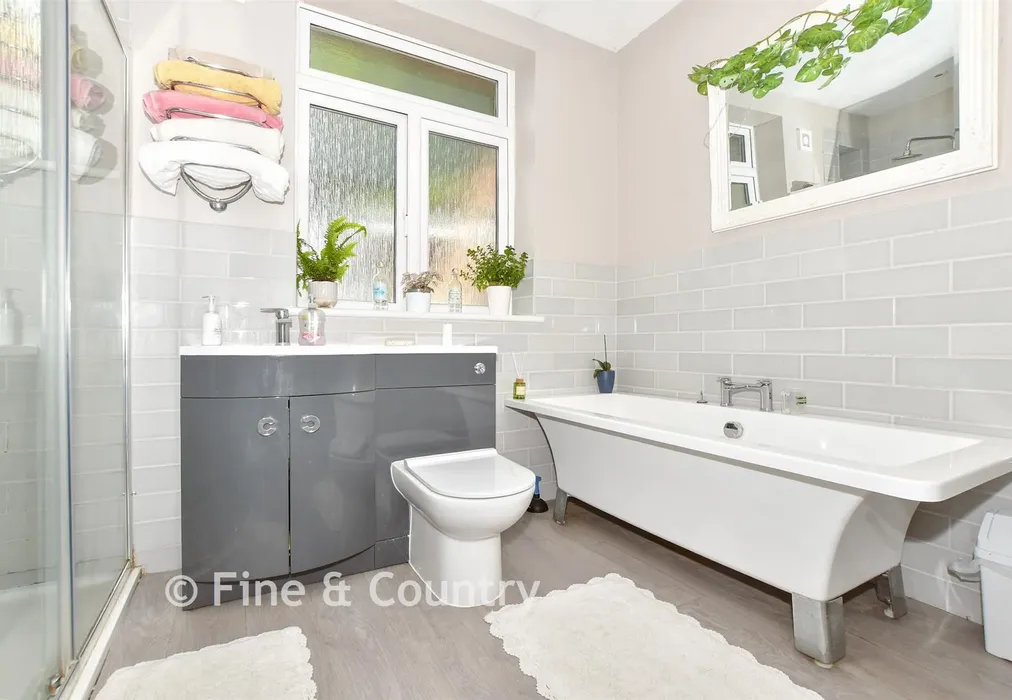 Bathroom - Capel-Le-Ferne, Folkestone, Kent - Wards of Kent