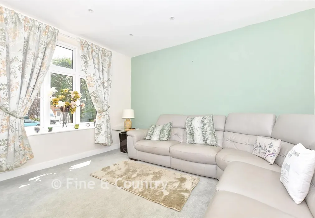 Snug - Capel-Le-Ferne, Folkestone, Kent - Wards of Kent