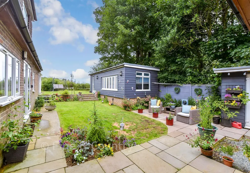 Rear Garden - Capel-Le-Ferne, Folkestone, Kent - Wards of Kent