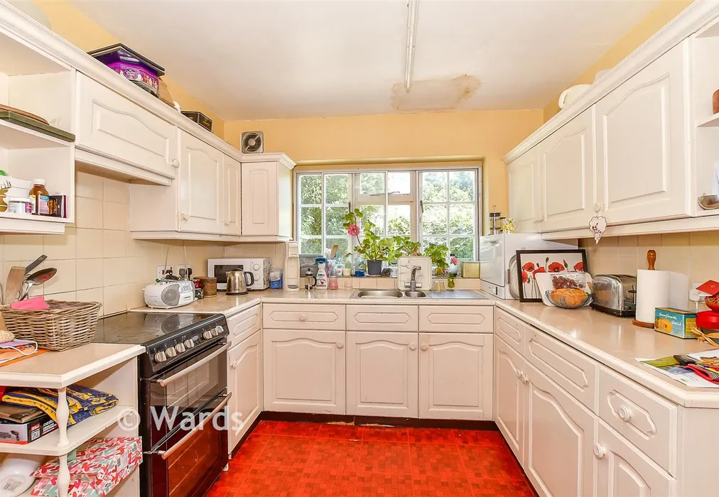 Kitchen - Southgate Road, Tenterden, Kent - Wards of Kent