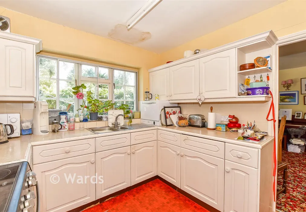 Kitchen - Southgate Road, Tenterden, Kent - Wards of Kent