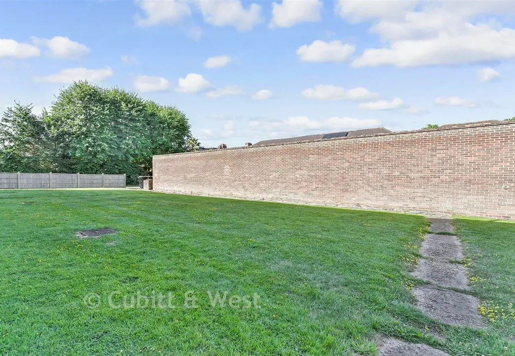 Communal Gardens - Gander Green Lane, Sutton, Surrey - Wards of Kent