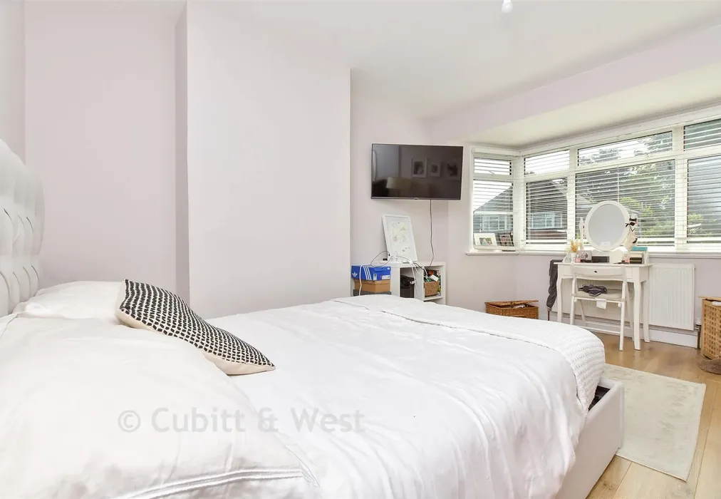 Bedroom 1 - Eskdale Gardens, Purley, Surrey - Wards of Kent