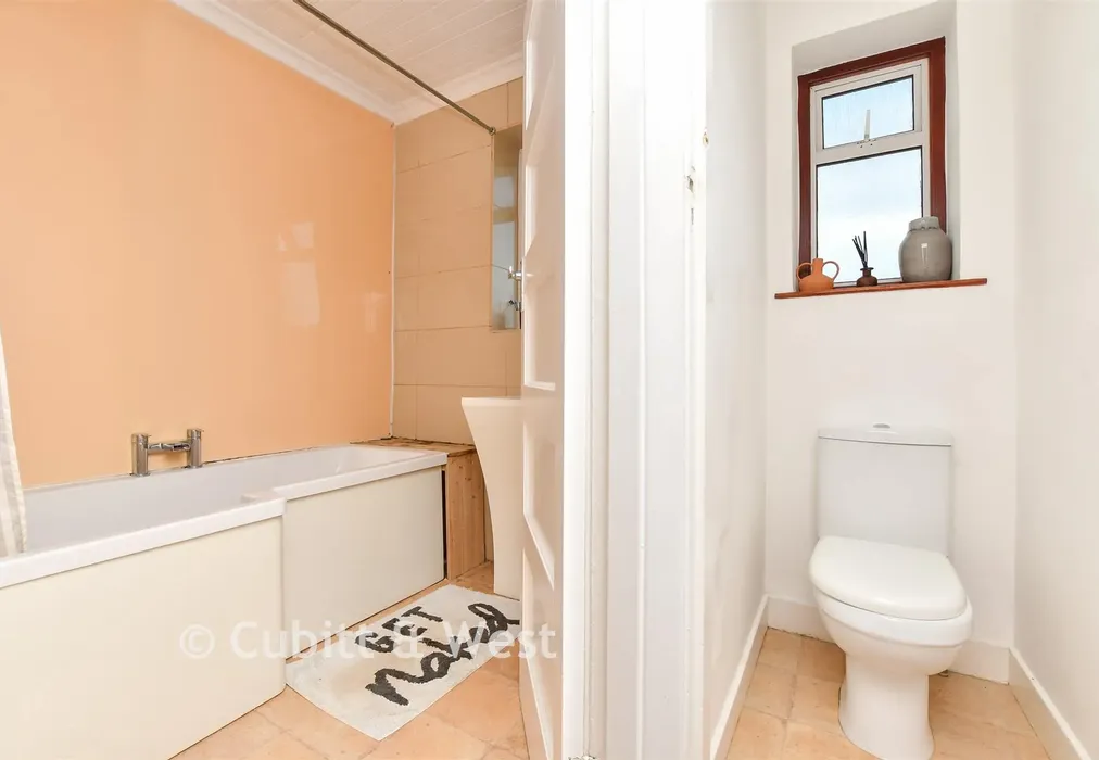 Bathroom - Eskdale Gardens, Purley, Surrey - Wards of Kent