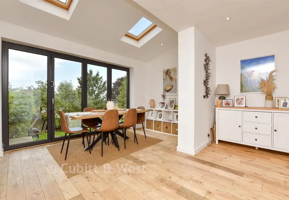 Kitchen - Eskdale Gardens, Purley, Surrey - Wards of Kent