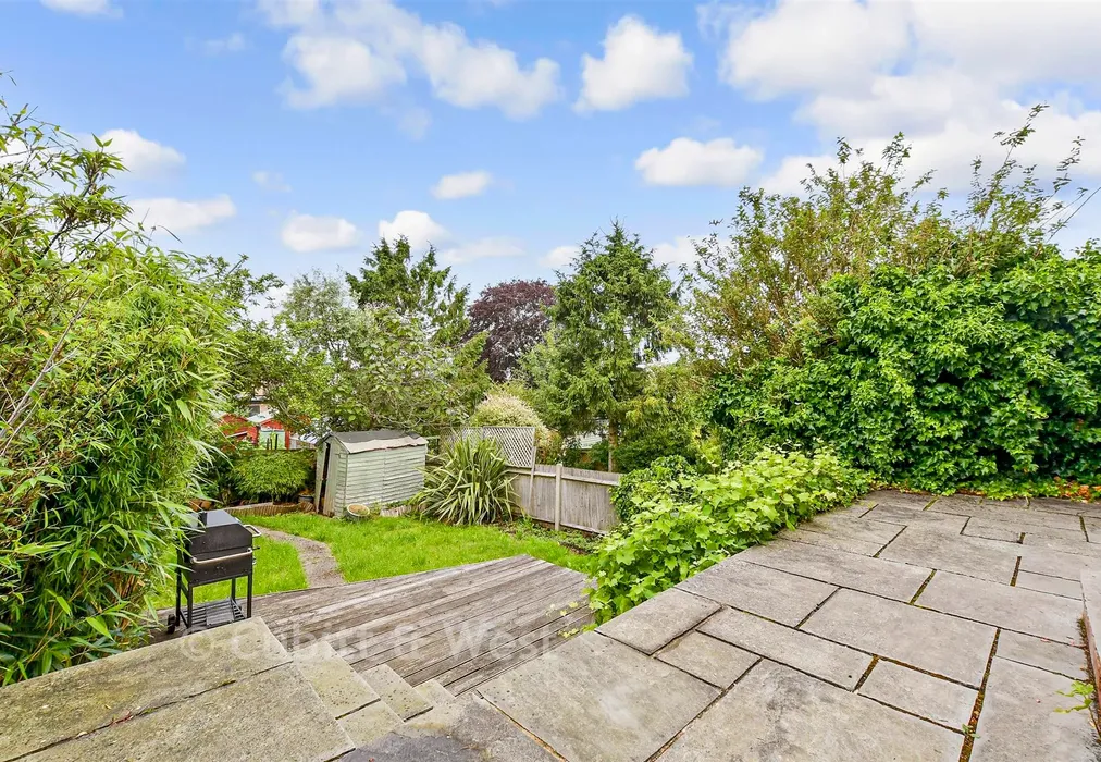 Rear Garden - Eskdale Gardens, Purley, Surrey - Wards of Kent