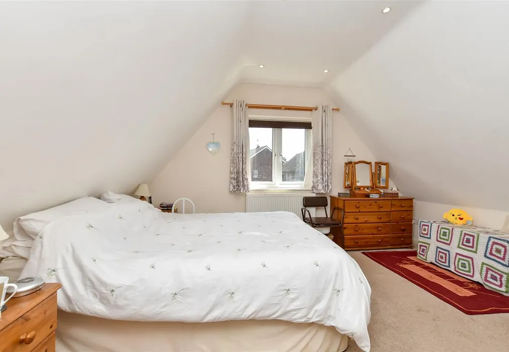 Bedroom 1 - Ospringe Road, Faversham, Kent - Wards of Kent