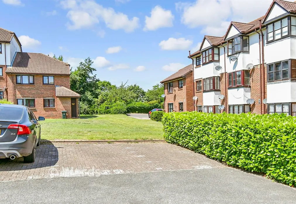 Driveway/Parking - Chalice Way, Greenhithe, Kent - Wards of Kent