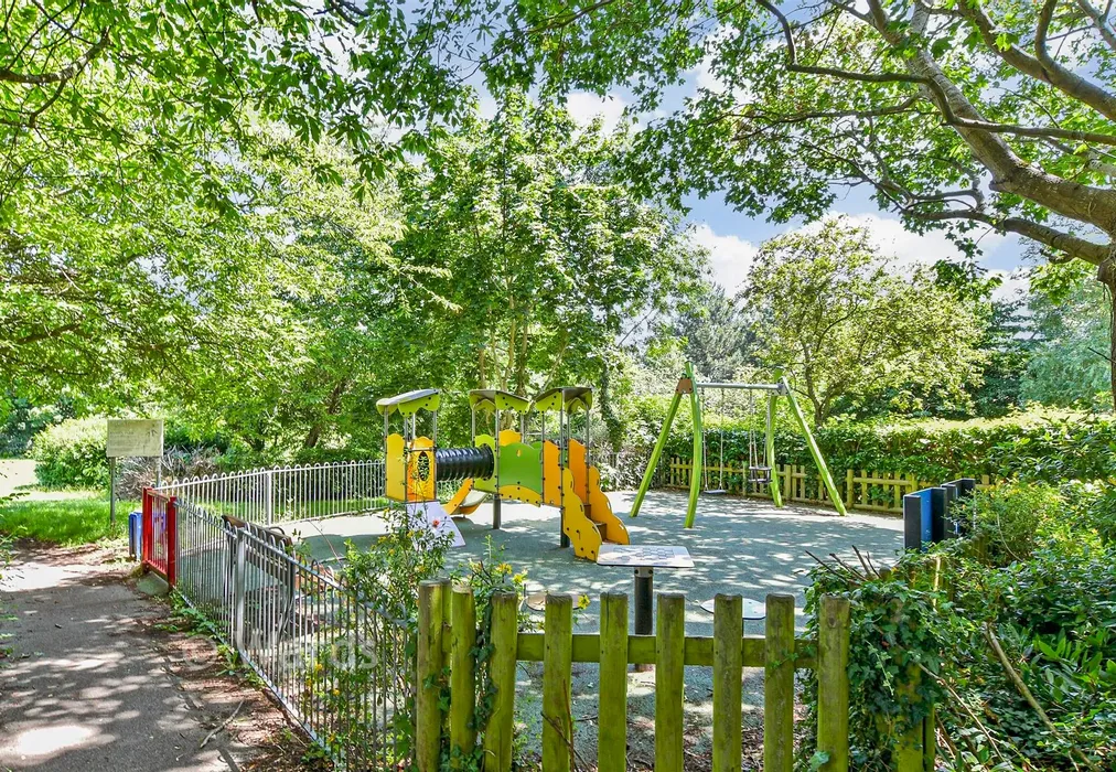 Surrounding Area - Chalice Way, Greenhithe, Kent - Wards of Kent
