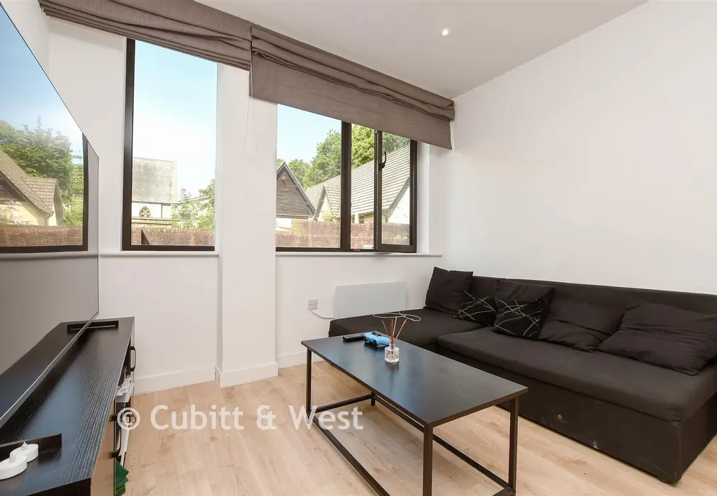 Kitchen / Dining Area - Station Road, Redhill, Surrey - Wards of Kent