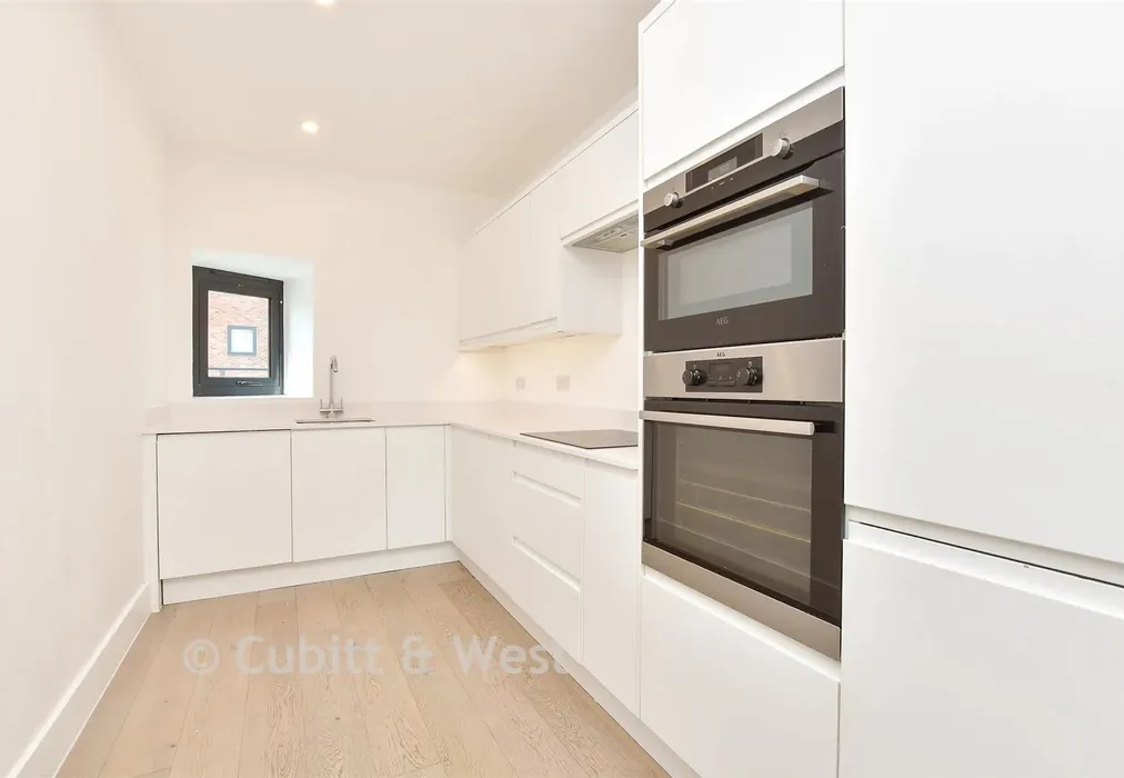 Kitchen - Croydon Road, Caterham, Surrey - Wards of Kent