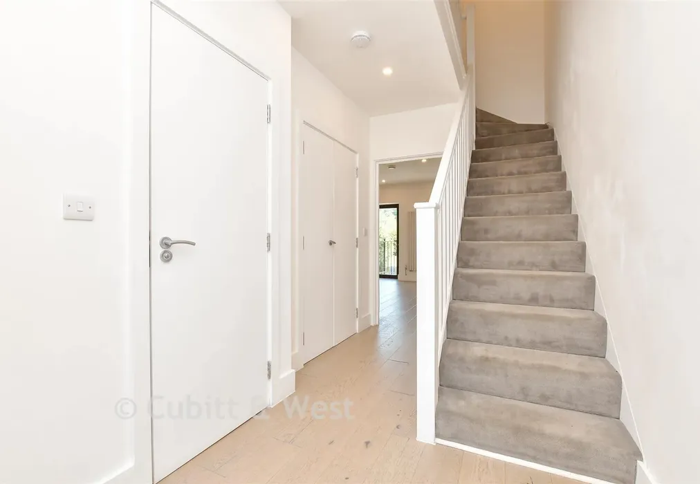 Entrance Hall - Croydon Road, Caterham, Surrey - Wards of Kent