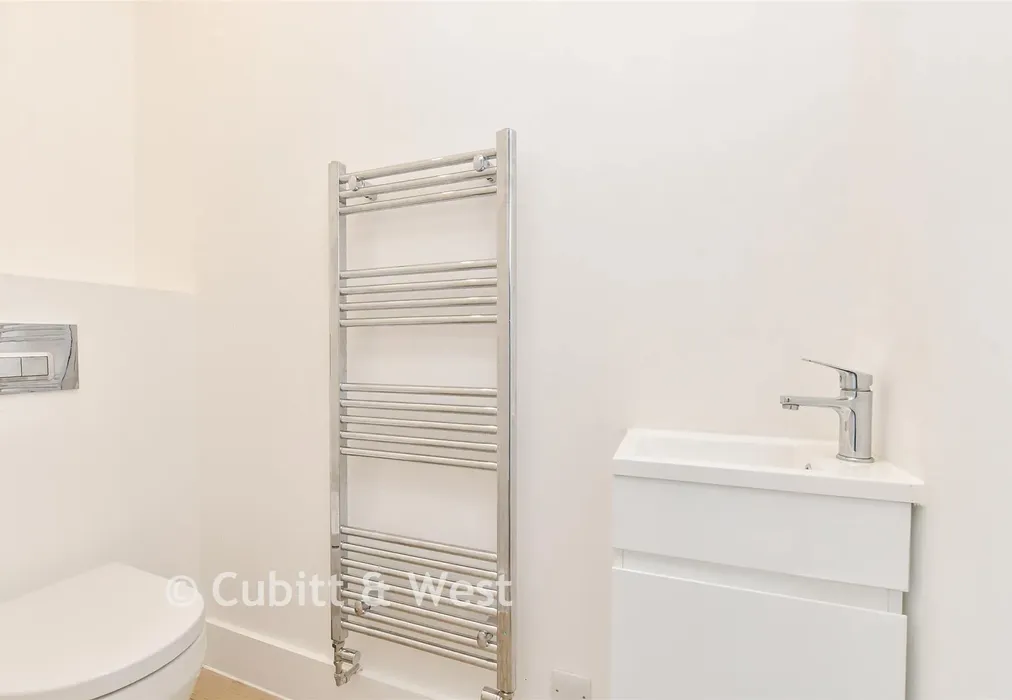 Cloakroom - Croydon Road, Caterham, Surrey - Wards of Kent
