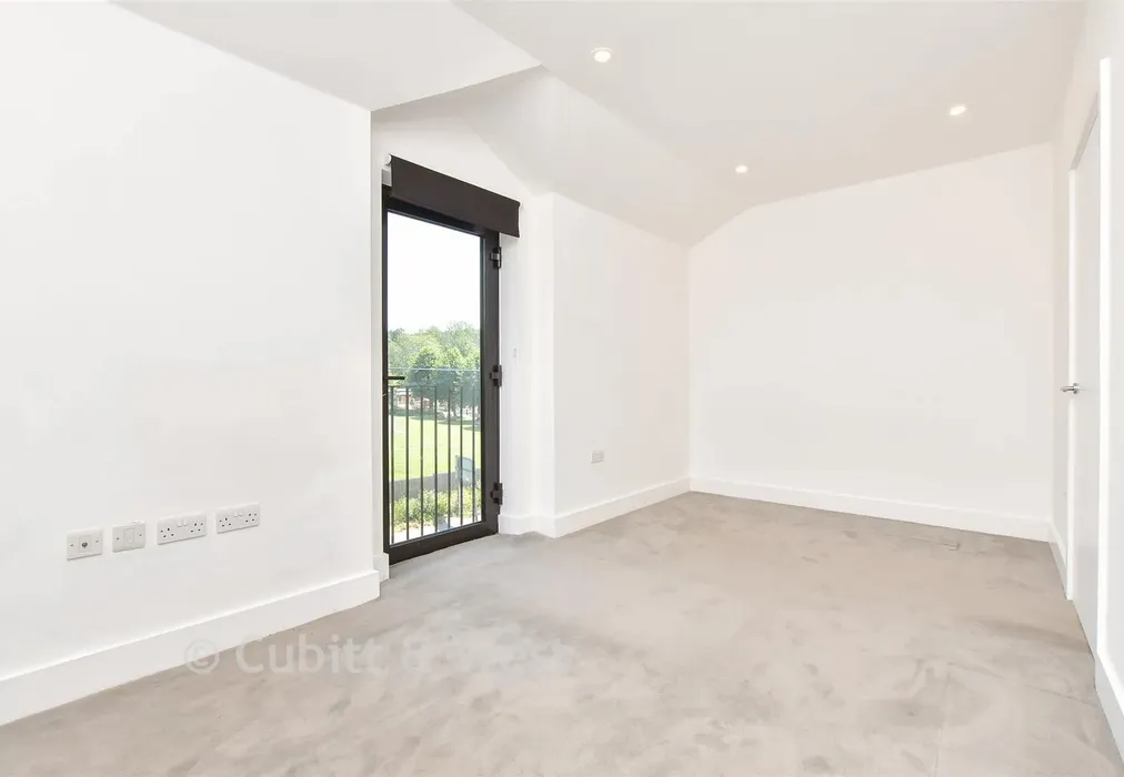 Bedroom 1 - Croydon Road, Caterham, Surrey - Wards of Kent