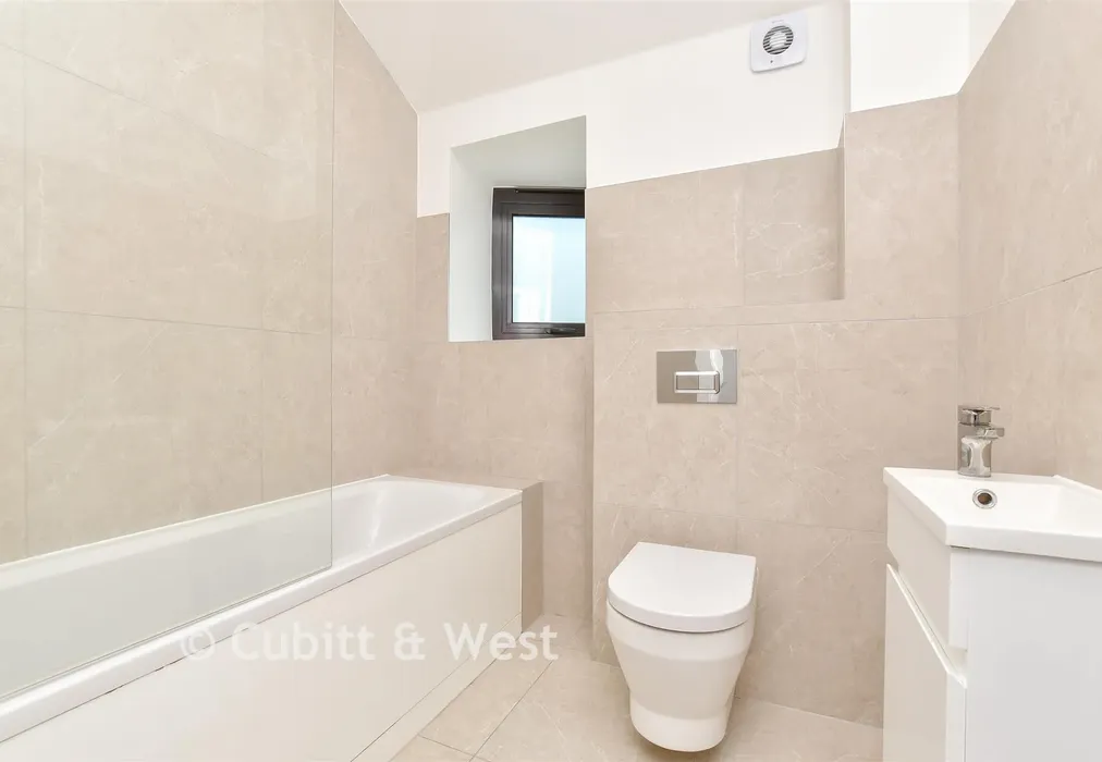 Bathroom - Croydon Road, Caterham, Surrey - Wards of Kent