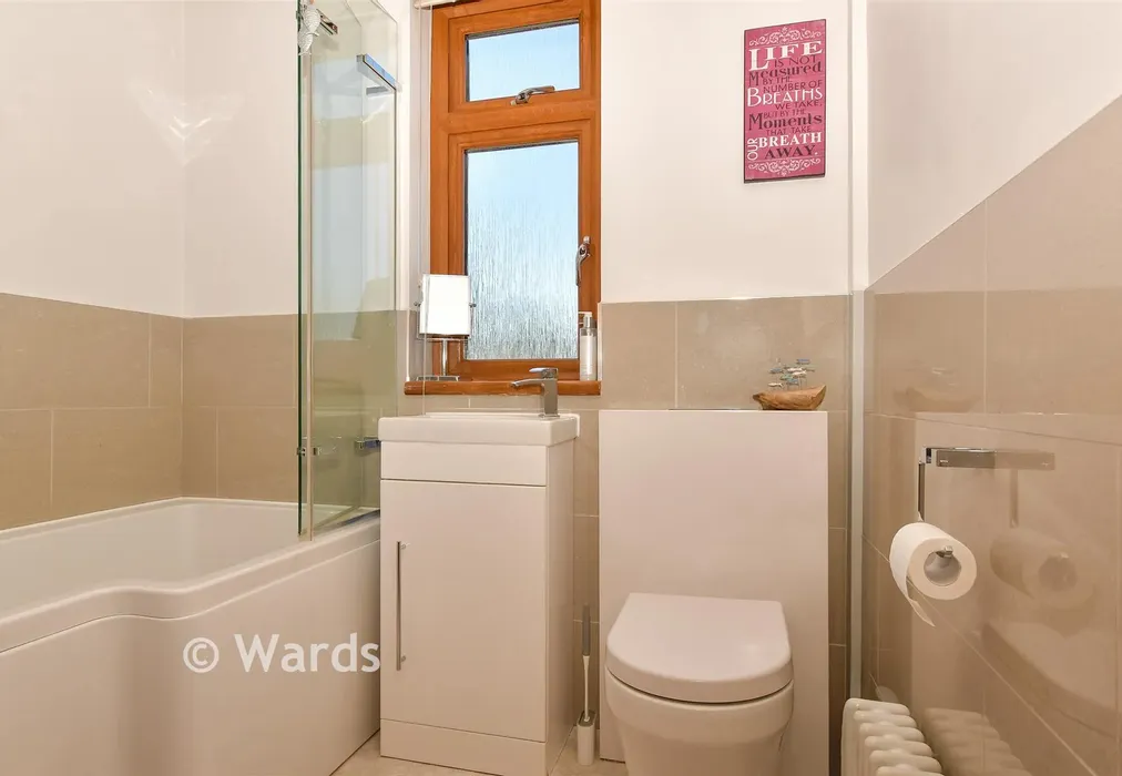 Bathroom - Rippersley Road, Welling, Kent - Wards of Kent