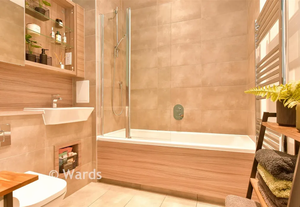 Bathroom - Corys Road, Rochester, Kent - Wards of Kent