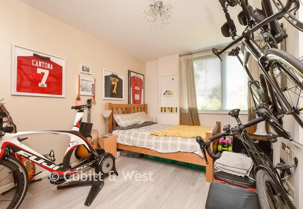 Bedroom 2 - Russells Crescent, Horley, Surrey - Wards of Kent