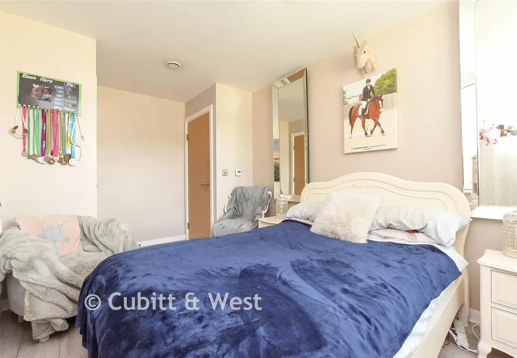 Bedroom 1 - Russells Crescent, Horley, Surrey - Wards of Kent