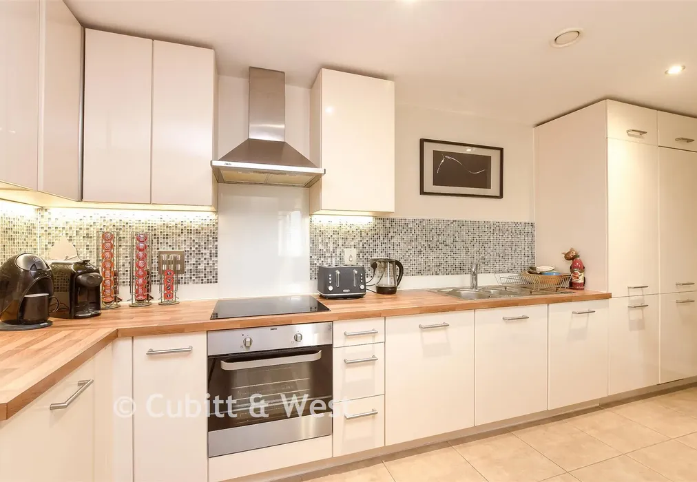 Kitchen - Russells Crescent, Horley, Surrey - Wards of Kent