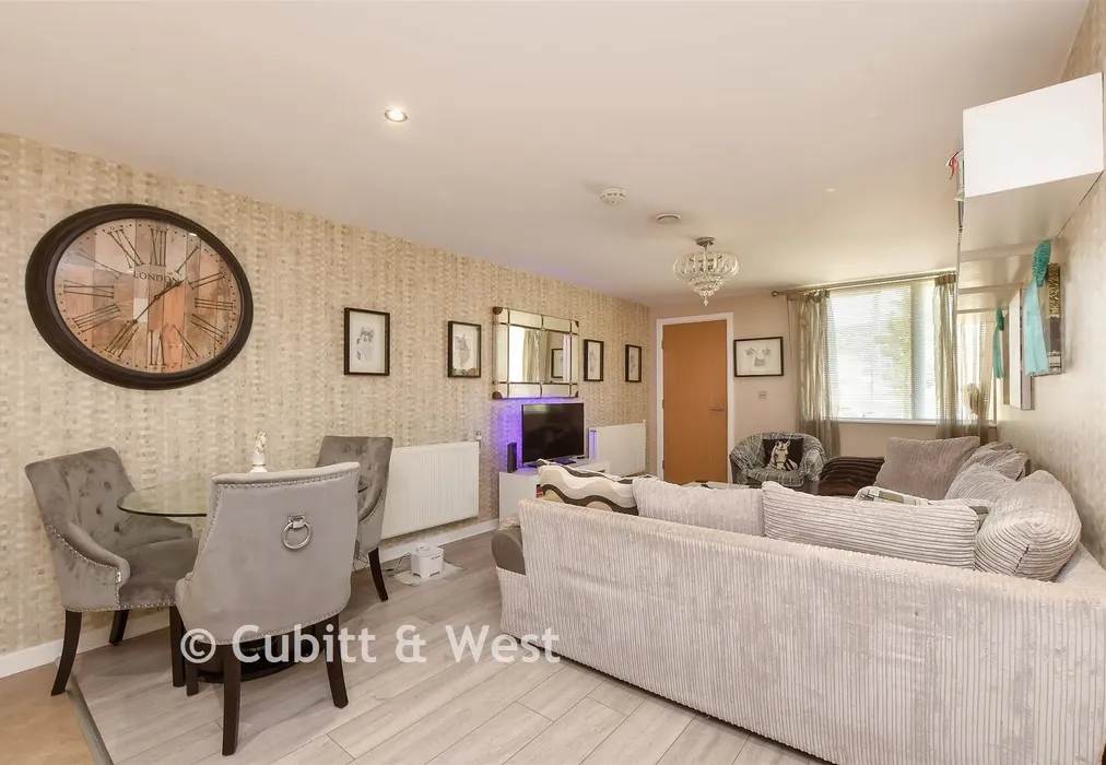 Kitchen Lounge/Diner - Russells Crescent, Horley, Surrey - Wards of Kent