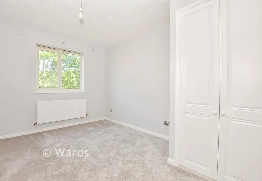 Bedroom 1 - Bodiam Court, Maidstone, Kent - Wards of Kent