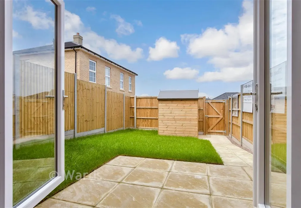 Lifestyle Photograph - The Waring, Richmond Park, Richmond Way, Whitfield, Kent - Wards of Kent